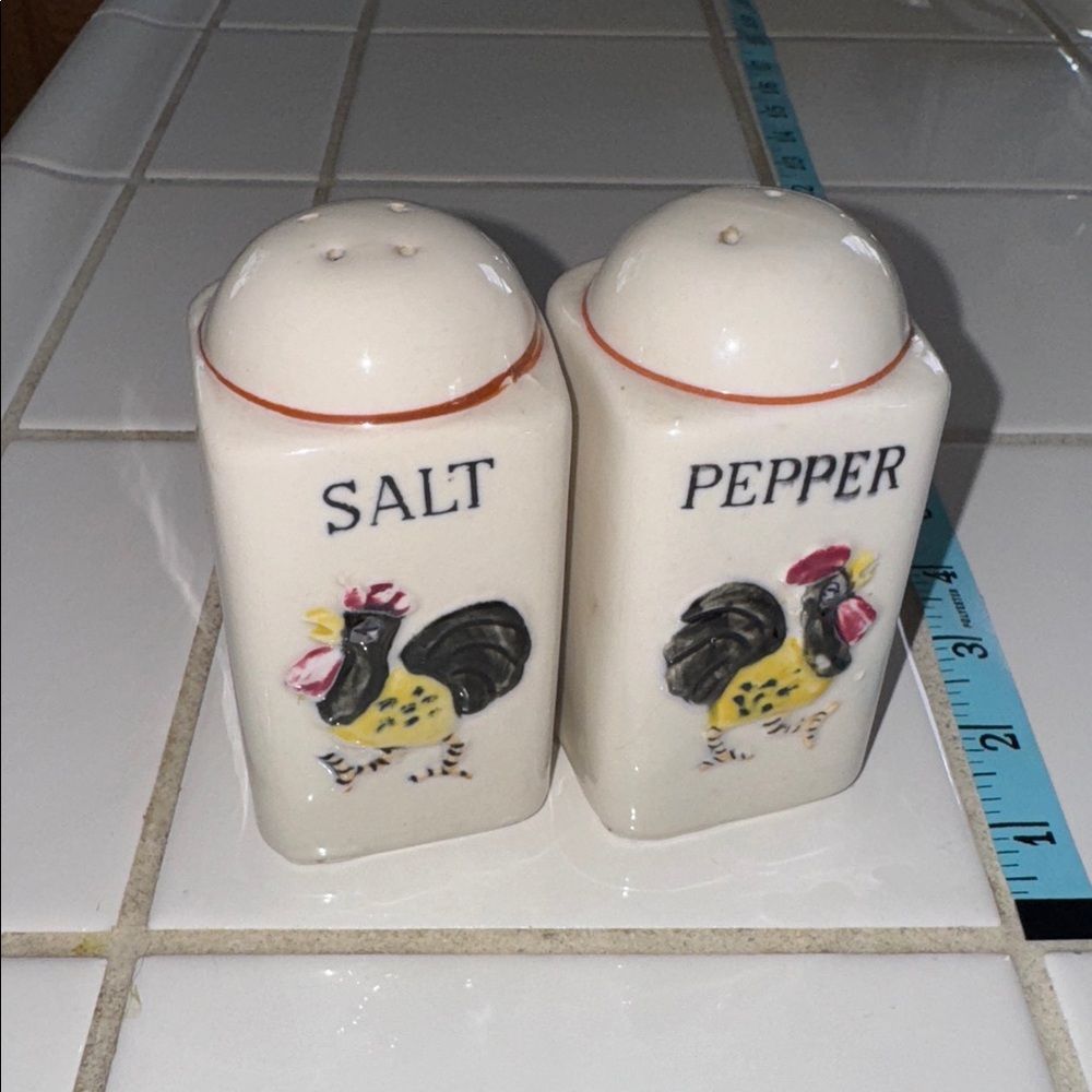Salt & Pepper square farmhouse rooster  Set - Yellow, Green, and Blue 🐈‍⬛